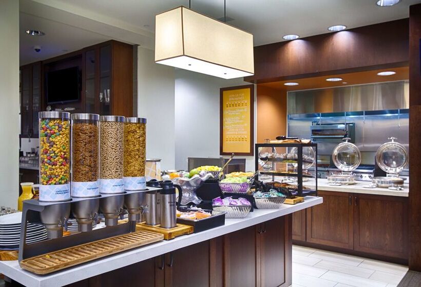 هتل Hilton Garden Inn Salina