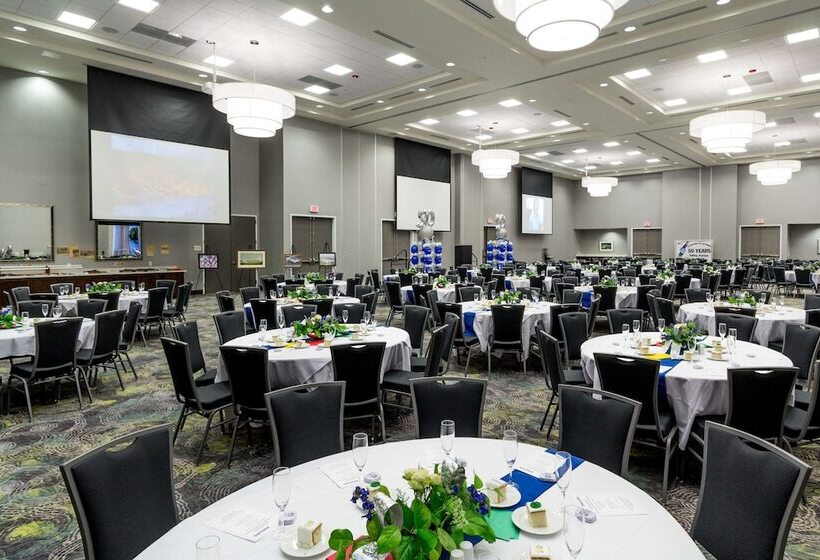 هتل Hilton Garden Inn Salina