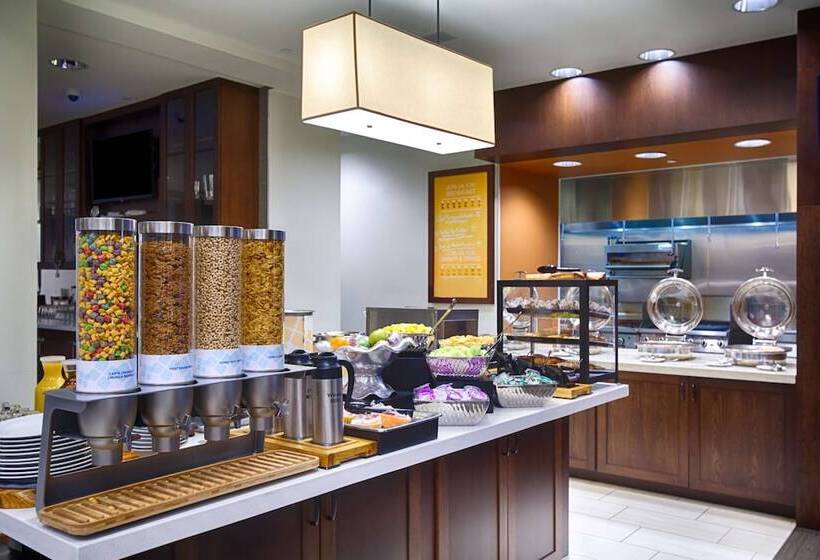 هتل Hilton Garden Inn Salina