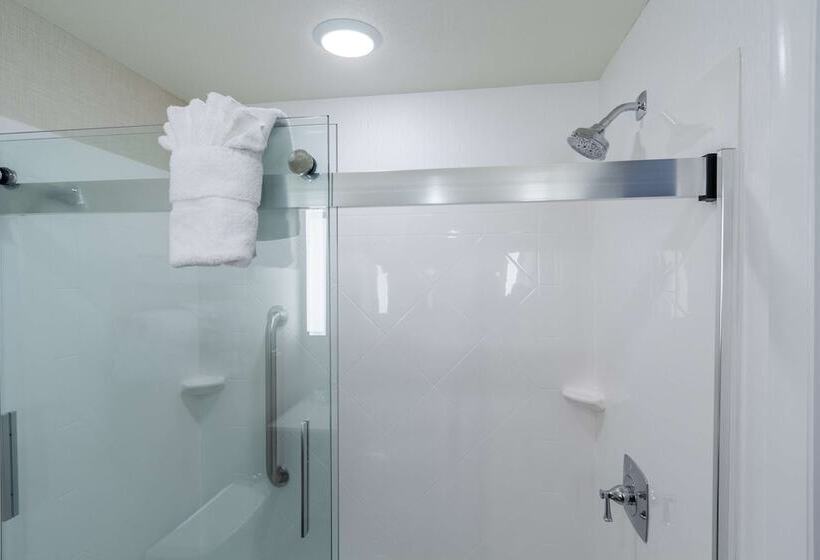 هتل Hilton Garden Inn Salina