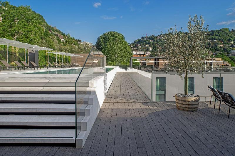 هتل Hilton Lake Como