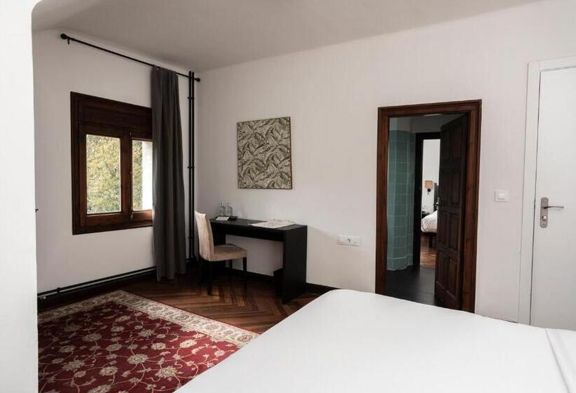 پانسیون Angelats Hotel   A Signature Boutique