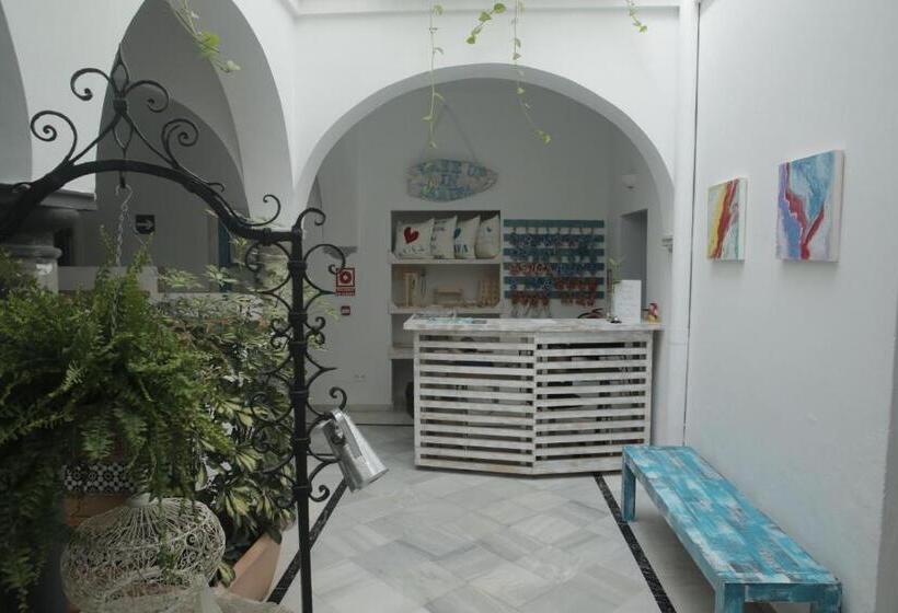 Wake Up In Tarifa Hostel & Restaurant Lounge