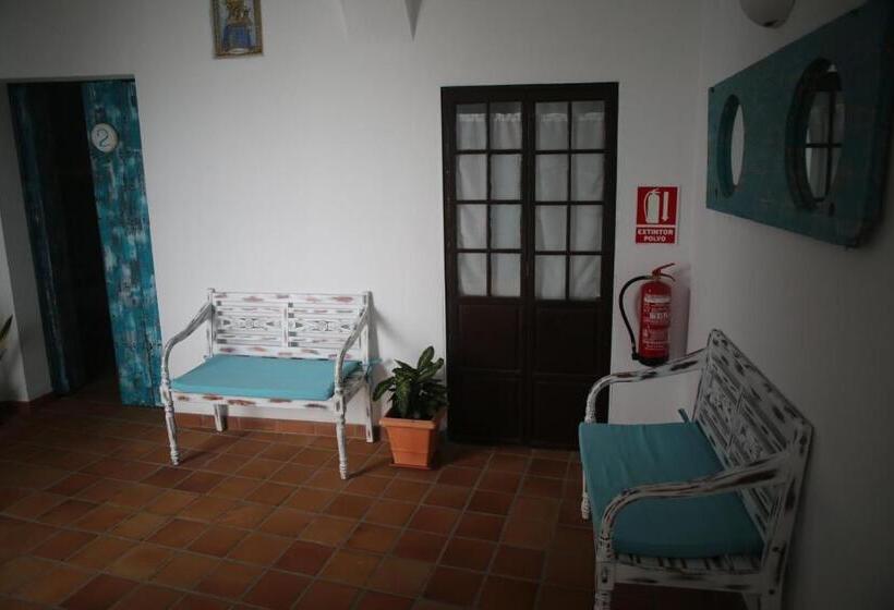 Wake Up In Tarifa Hostel & Restaurant Lounge
