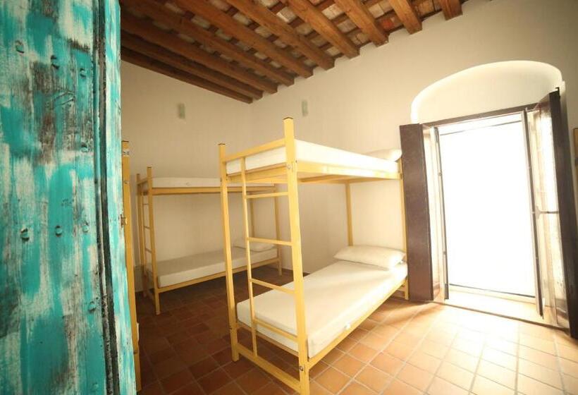 Wake Up In Tarifa Hostel & Restaurant Lounge