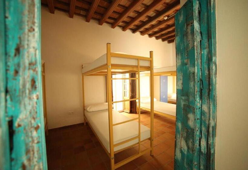 Wake Up In Tarifa Hostel & Restaurant Lounge