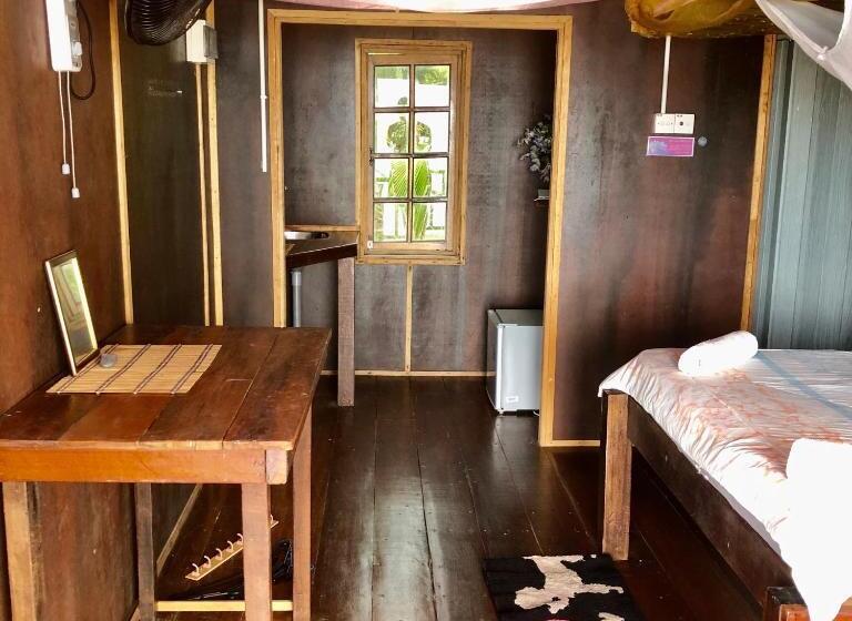 Bed and Breakfast Beachfront Hut Downstairs Astra Beach Shack Chalet