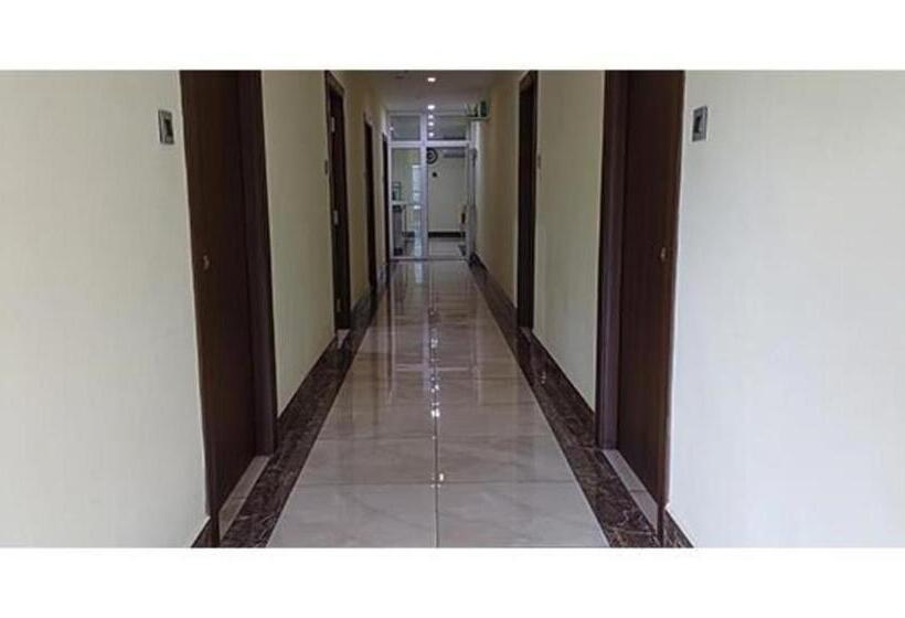 Fabhotel Gvr Grand