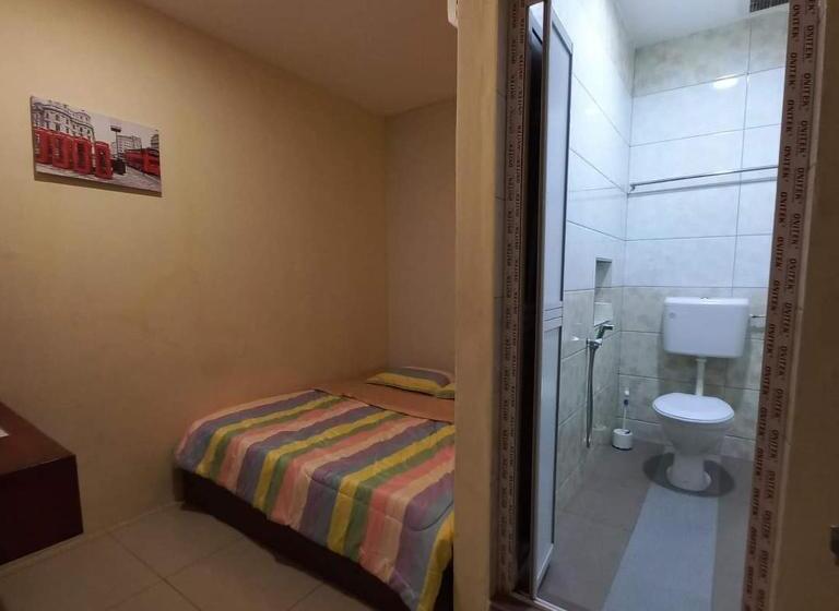 Отель Easy Homestay Lukut Ns