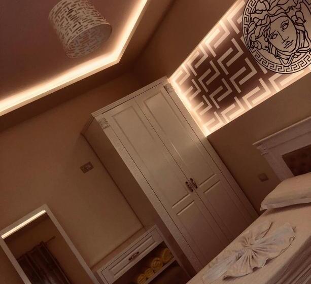 فندق Universi