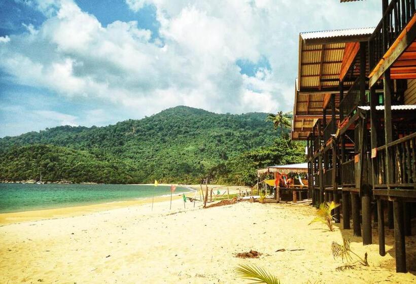 استراحتگاه Beachfront Hut Upstairs Astra   Beach Shack Chalet