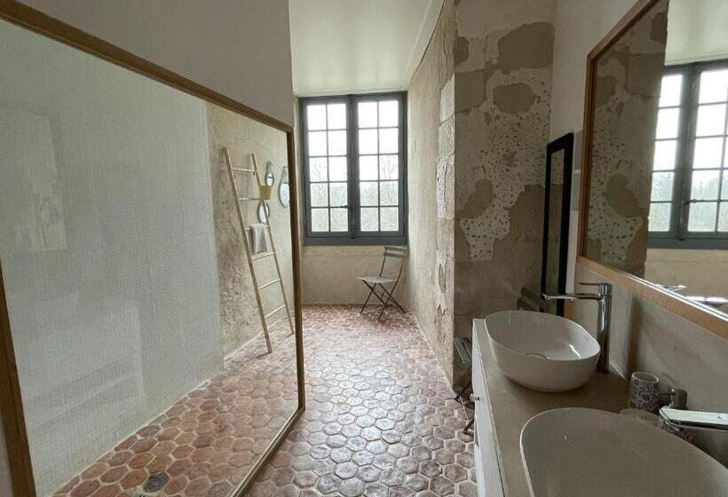 住宿加早餐  Chambre D Hôte, Château De Meauce Louise Et Marie