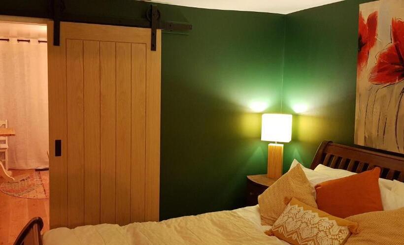 مبيت وإفطار Hill House Lodge