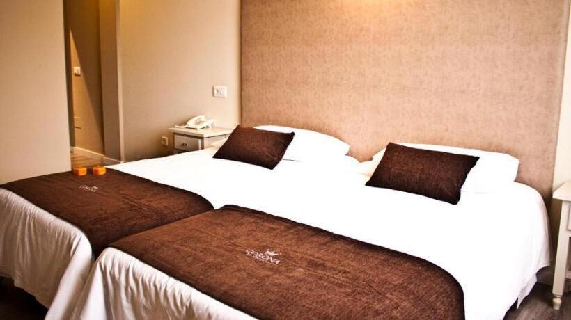 هتل Corona Rooms