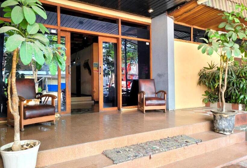 ホテル Dirgahayu Ponorogo