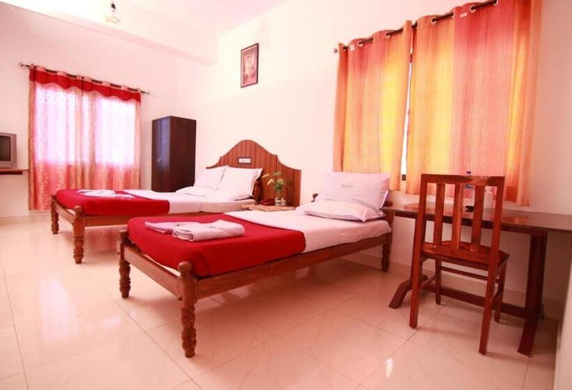 Отель Rays Inn Thekkady