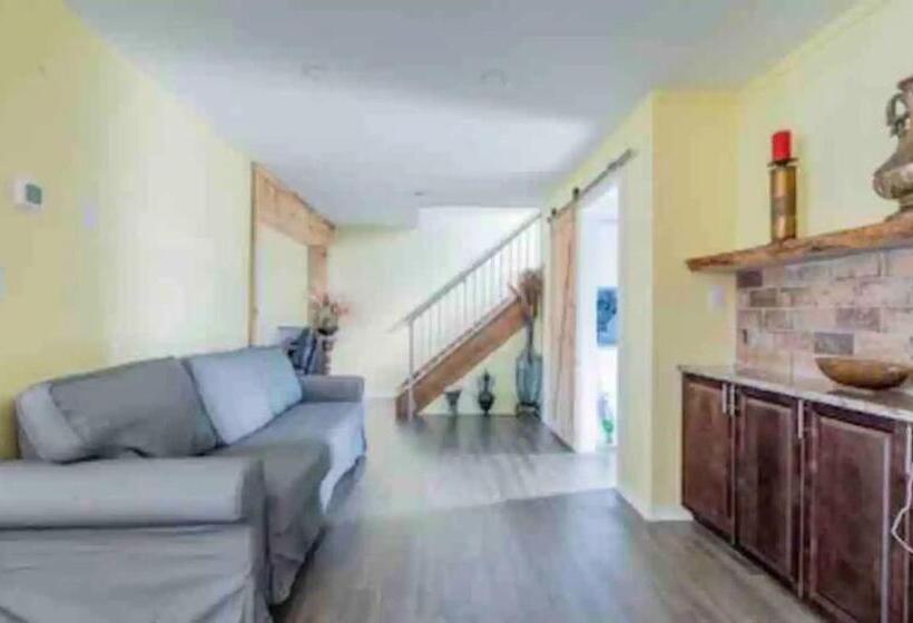 ホテル Riverfront Suites, Quinte, On
