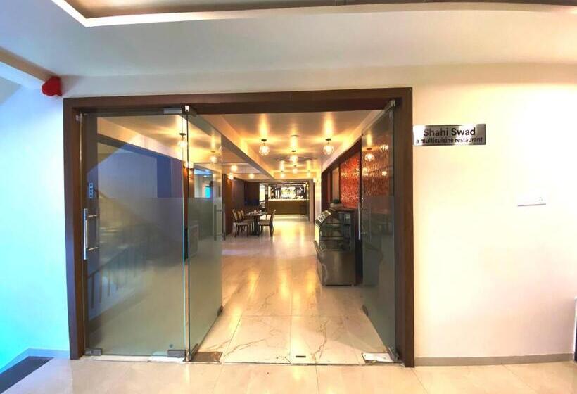 ホテル The Grand Sarovar Inn And Suites