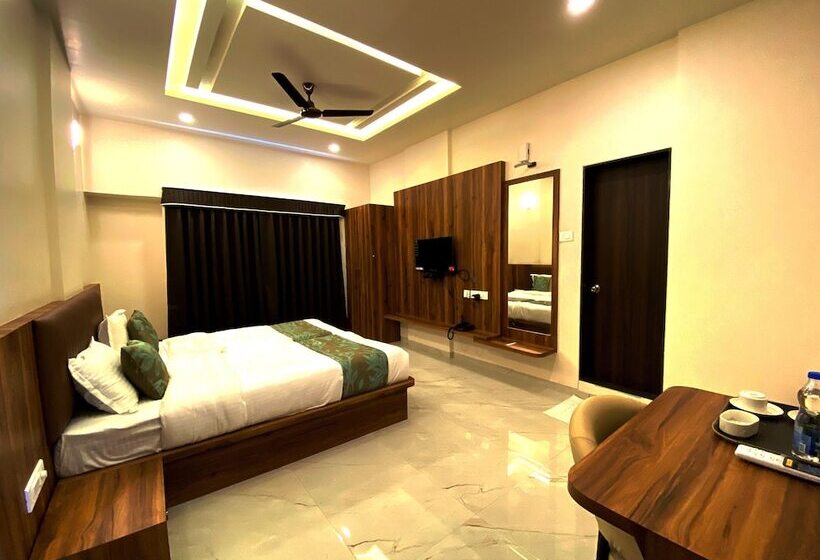 ホテル The Grand Sarovar Inn And Suites