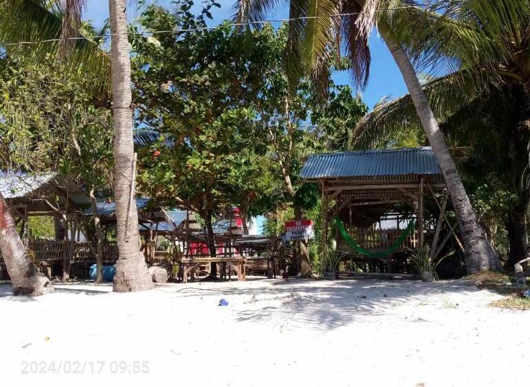 Отель Yumsky Pension House And Beach Resort