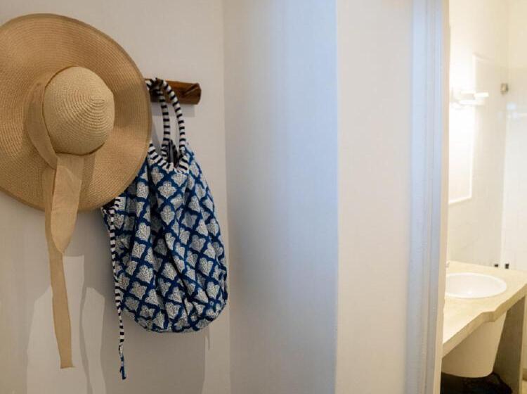 هتل La Posta Beach