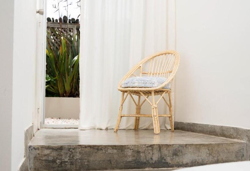 هتل La Posta Beach