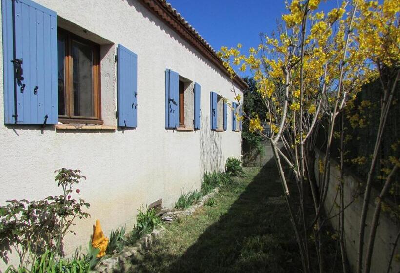 تختخواب و صبحانه Chambre Agréable Dans Une Maison Avec Un Grand Lit