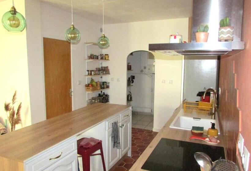 تختخواب و صبحانه Chambre Agréable Dans Une Maison Avec Un Grand Lit