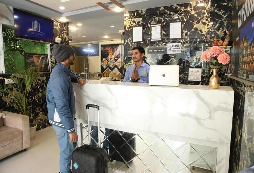 فندق B2l Hills At Tapoavn