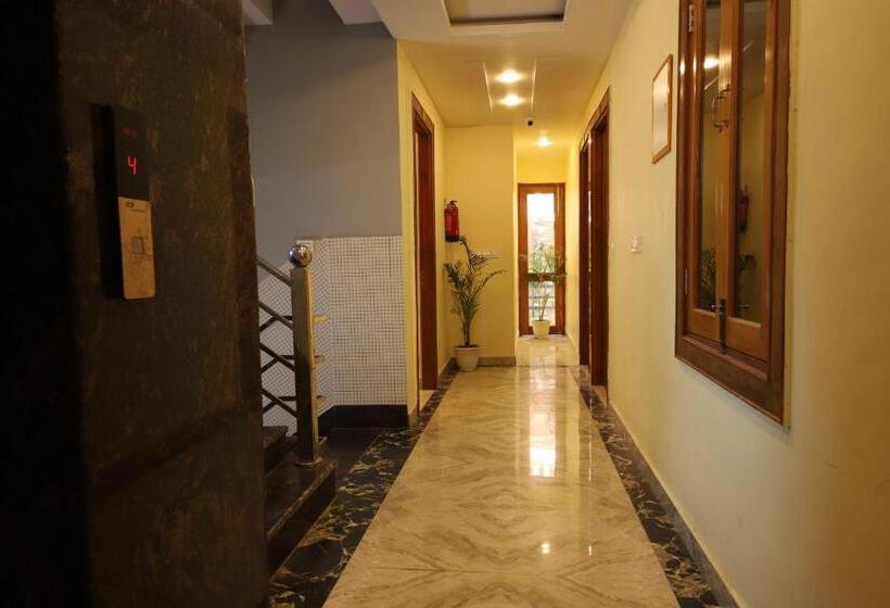 فندق B2l Hills At Tapoavn