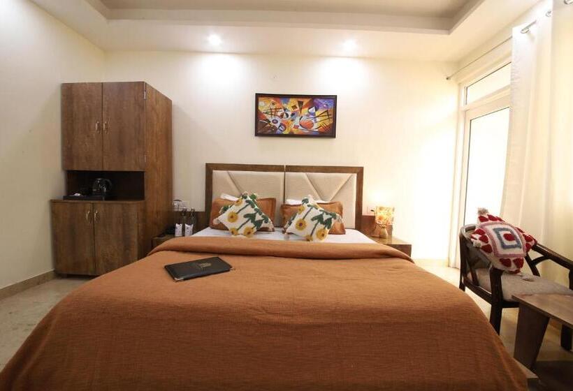 فندق B2l Hills At Tapoavn