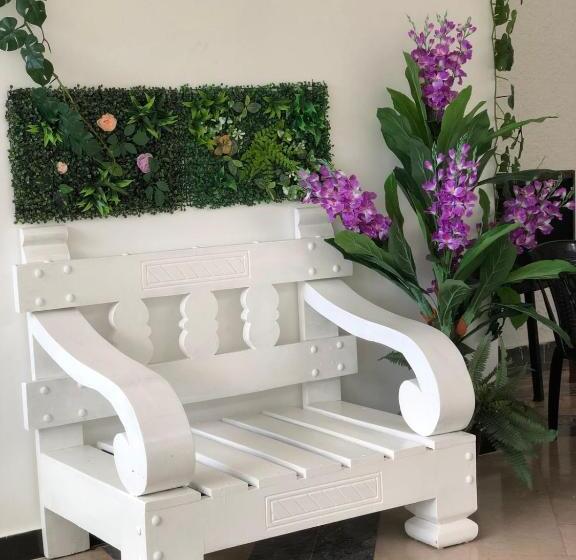 Отель Garden