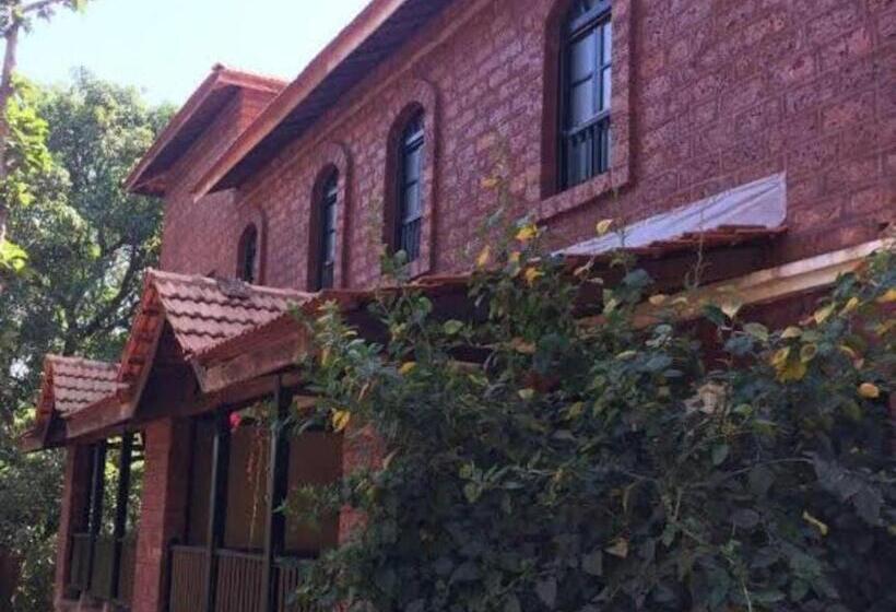 בית מלון כפרי Konkan Nest Resort