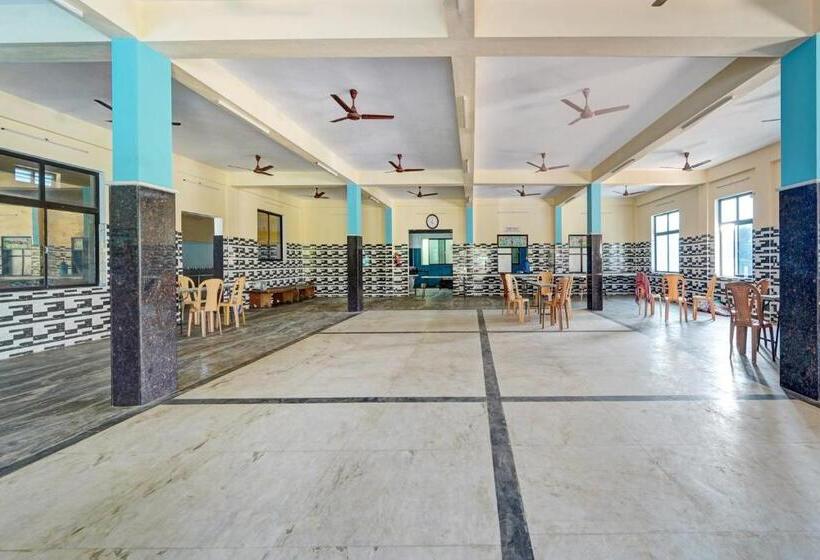 בית מלון כפרי Oyo Sri Sakthi Residency