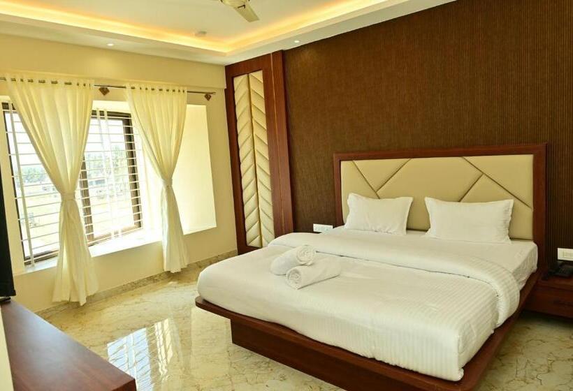 בית מלון כפרי Downtown Pr Groups Raashi Residency