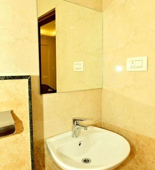 בית מלון כפרי Downtown Pr Groups Raashi Residency