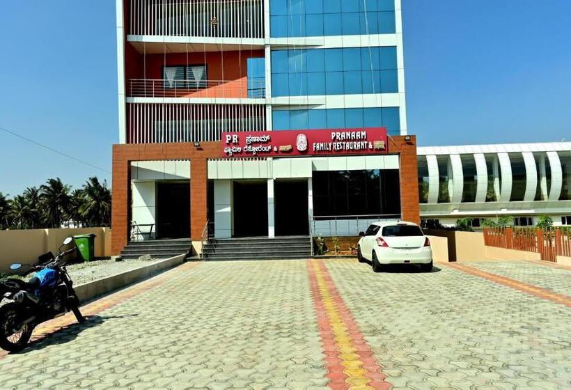 בית מלון כפרי Downtown Pr Groups Raashi Residency