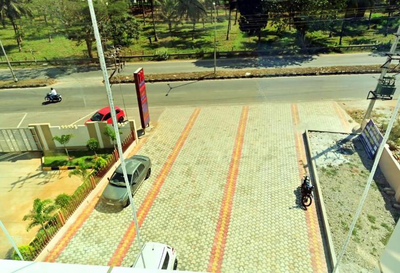 בית מלון כפרי Downtown Pr Groups Raashi Residency