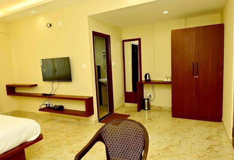 בית מלון כפרי Downtown Pr Groups Raashi Residency