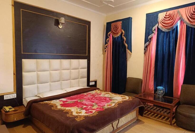 ホテル Hidden Chalet Nainital Near Mall Road   Luxury Room   Excellent Customer Service