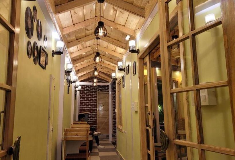 ホテル Hidden Chalet Nainital Near Mall Road   Luxury Room   Excellent Customer Service