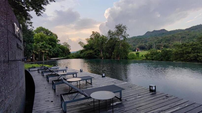 בית מלון כפרי The Sense Resort Kanchanaburi