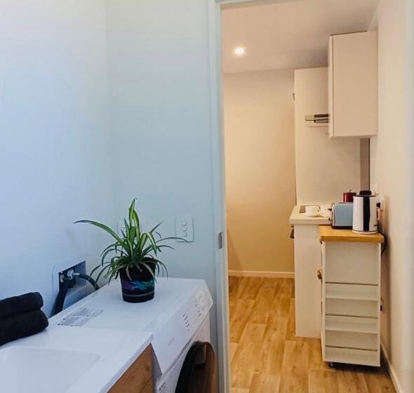 פנסיון Christchurch Airport Stop