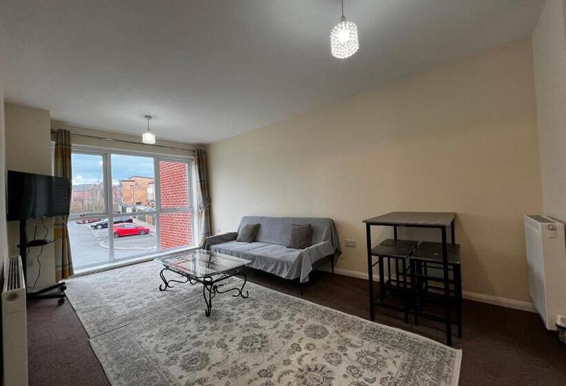 بنسيون Crownford Guesthouse   Close To Hanley Centre And University