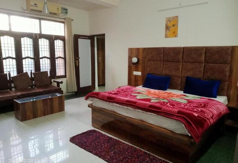 펜션 Kamakshi Guest House
