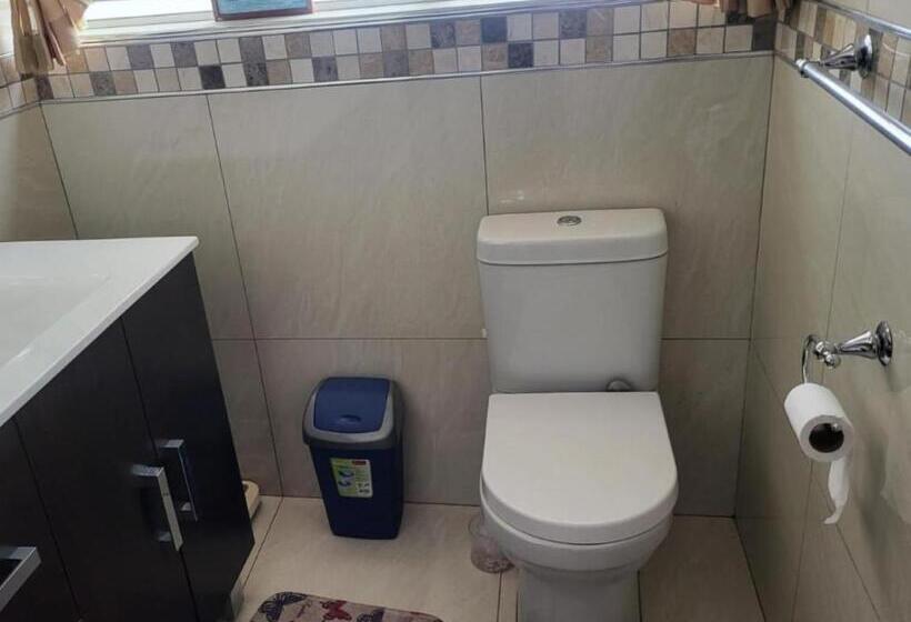 بنسيون Orca Estate Guesthouse Self Catering Accommodation