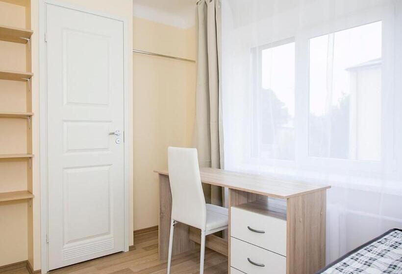 پانسیون Private Room In A Shared Apartment