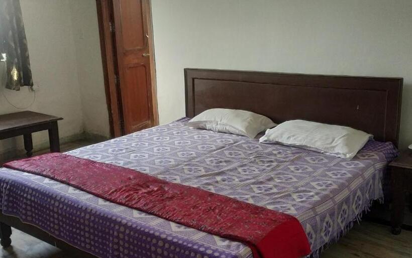 Bed and Breakfast Aishnoor Baikunth Dham Sewa Ashram