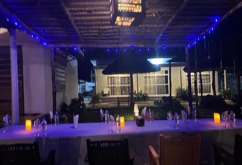 مبيت وإفطار New Dindini Lodge