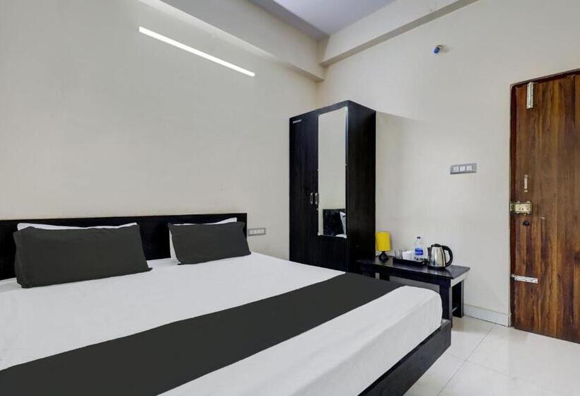 酒店 Oyo 823110 Lakshmi Deluxe Lodge